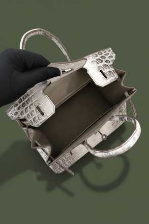 Load image into Gallery viewer, Himalayan Avorio Nile Crocodile Leather Tote
