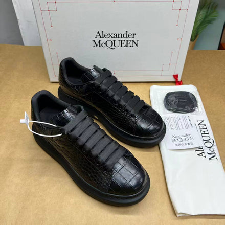 Load image into Gallery viewer, Croco Black Platform Sneakers - Premium Embossed Leather
