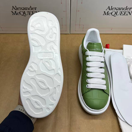 Load image into Gallery viewer, Croco Green Platform Sneakers - Premium Embossed Leather
